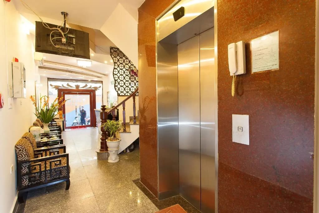 Luxury Hotel - photo 24