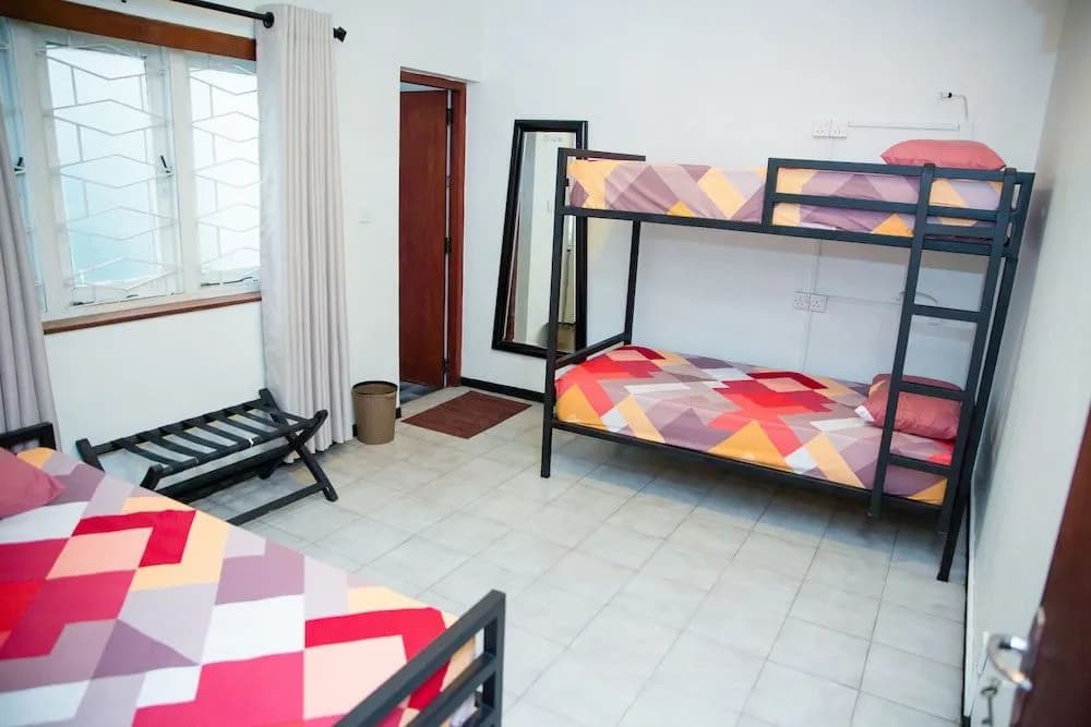 Tuk Tuk Hostels - photo 3