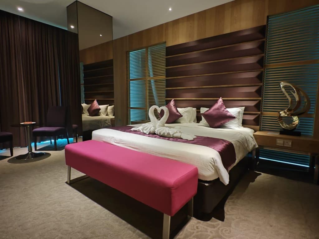 Greens Hotel & Suites - photo 27
