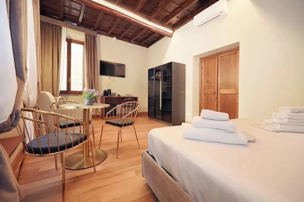 Golden Pantheon Rooms - photo 6