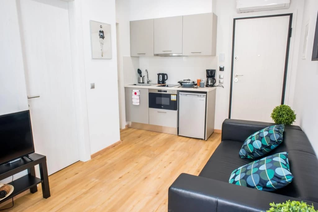 A22 Irresistible modern flat with balcony@centre - photo 11