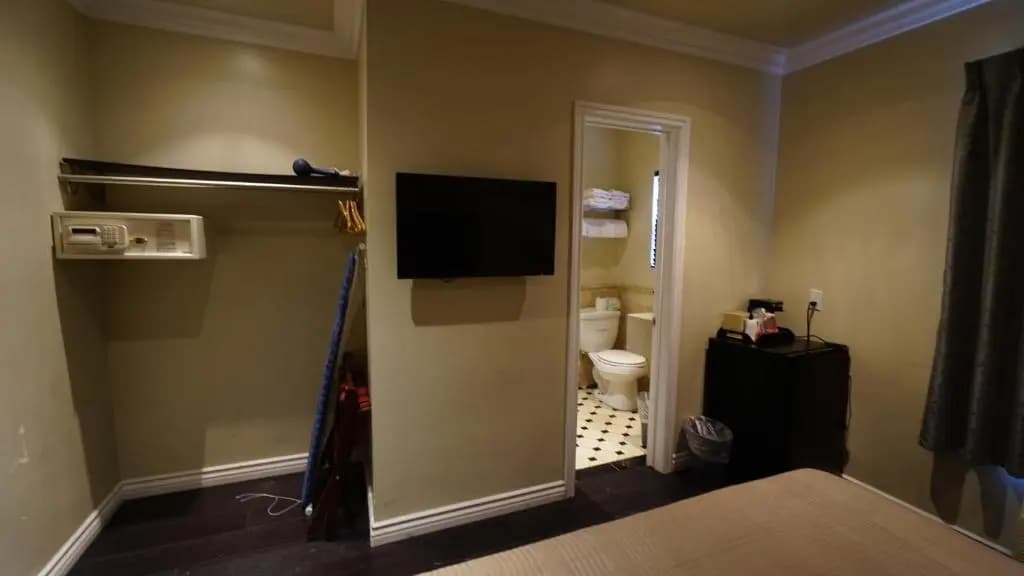 Trylon Hotel - photo 4