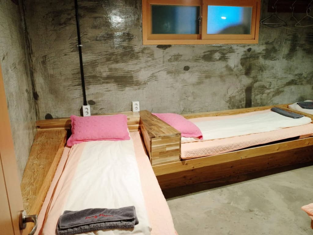 Bong Backpackers - photo 2