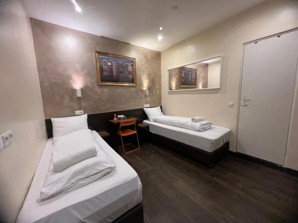Budget Dam Hotel - photo 4