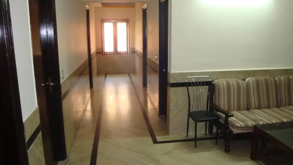 Hotel Su Shree Continental - photo 11