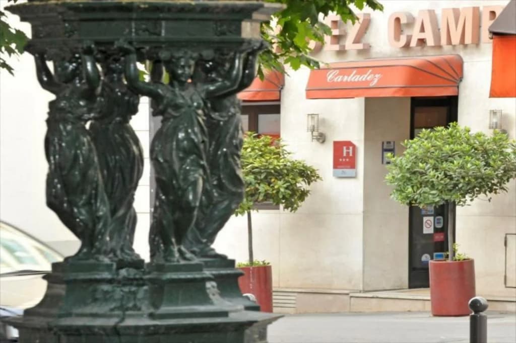 Hotel Carladez Cambronne - main photo