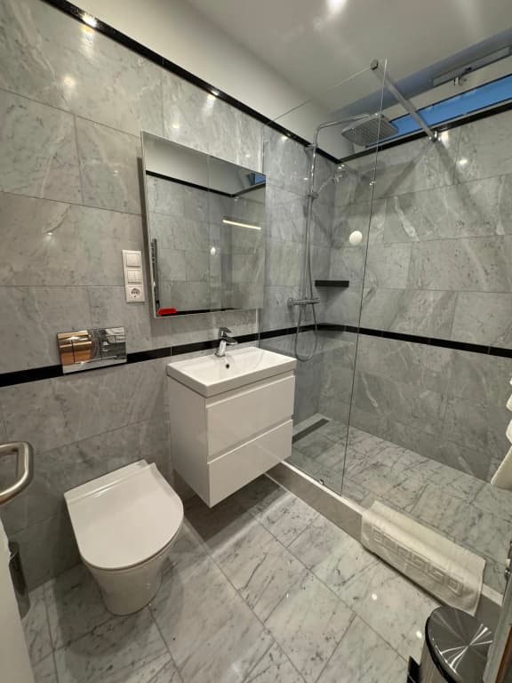 Hotel Charles - photo 9