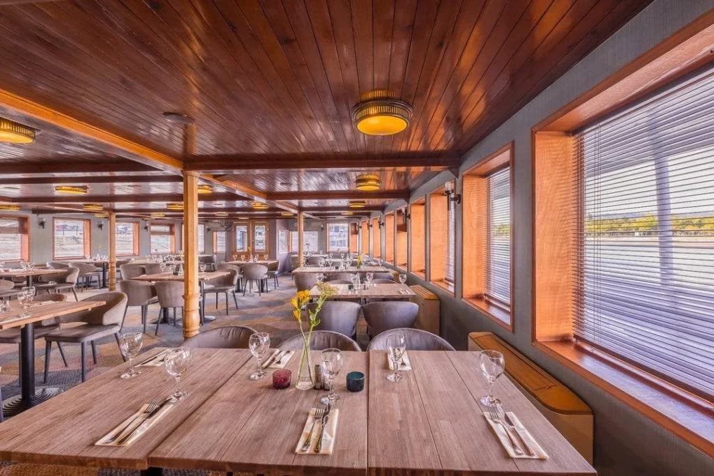Fortuna Boat Hotel - photo 18