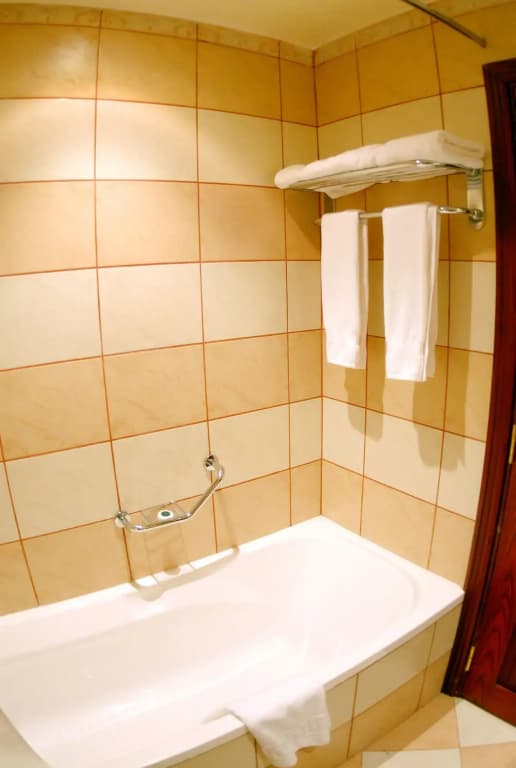 Al Liwan Suites - photo 28