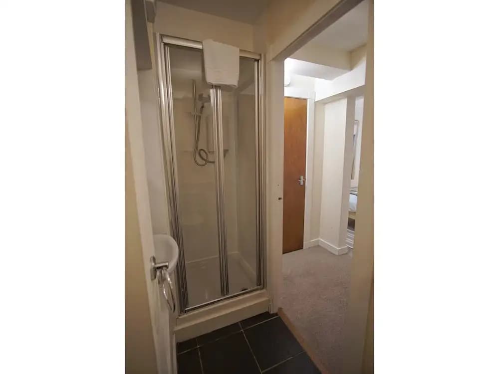 Bright, Spacious Old Town Flat for 6 - photo 8