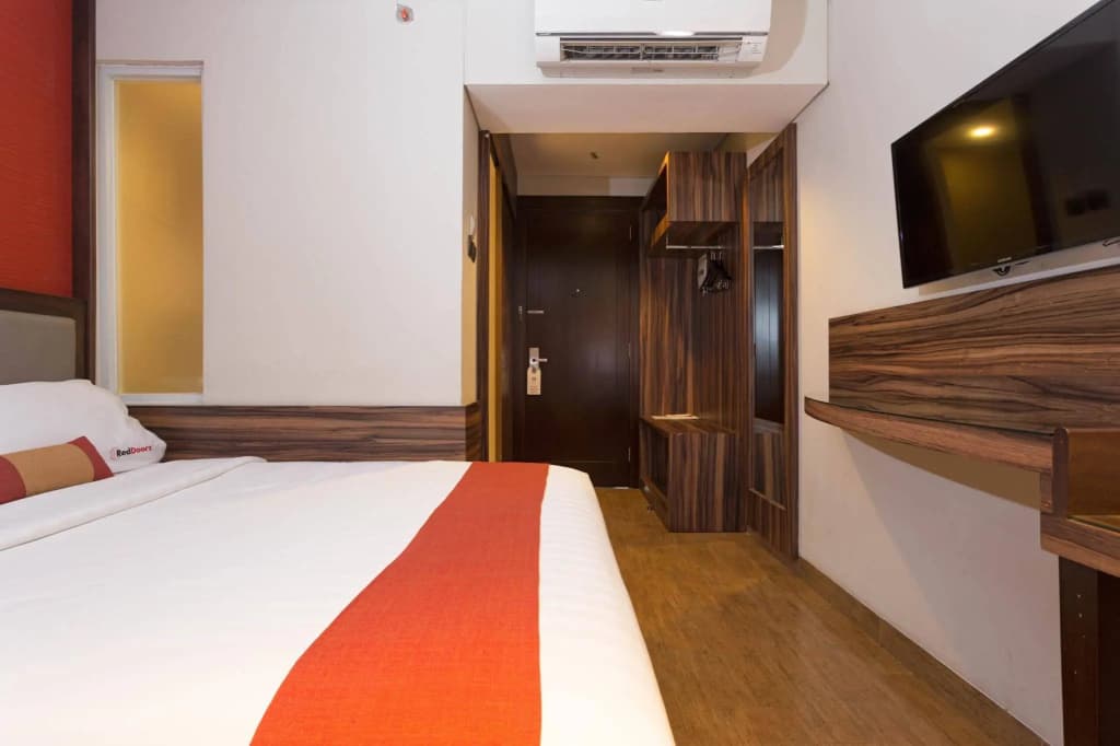 RedDoorz Plus near Blok M Square - photo 5