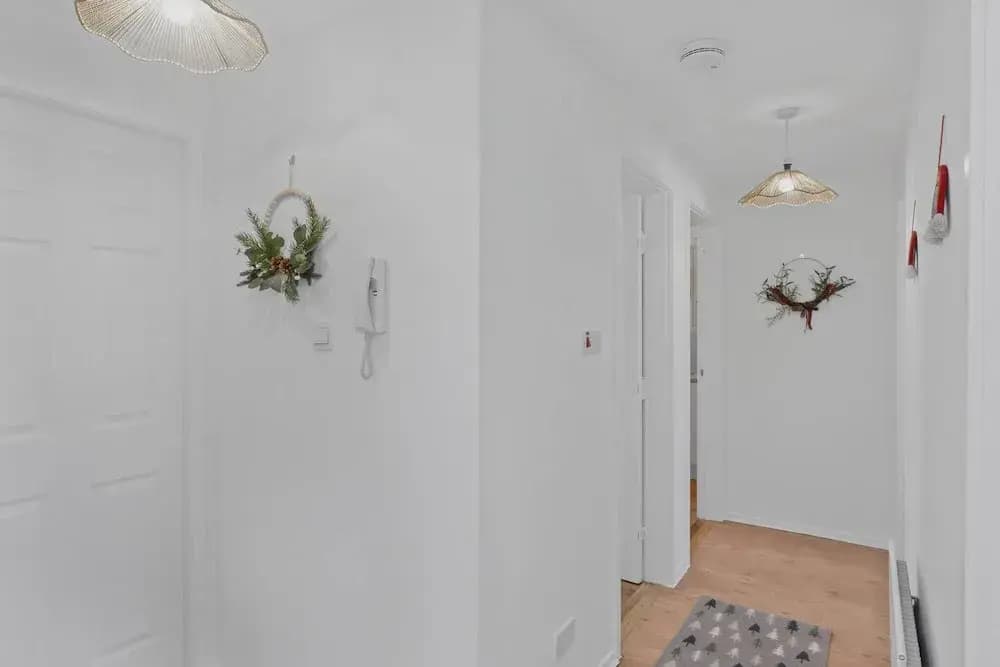 Cozy Edinburgh 2BR With CAR Parking - photo 11