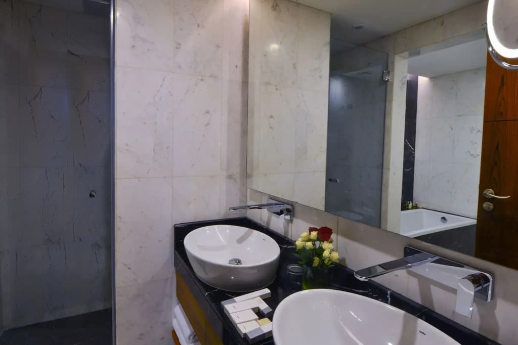 The Avenue Hotel - photo 8