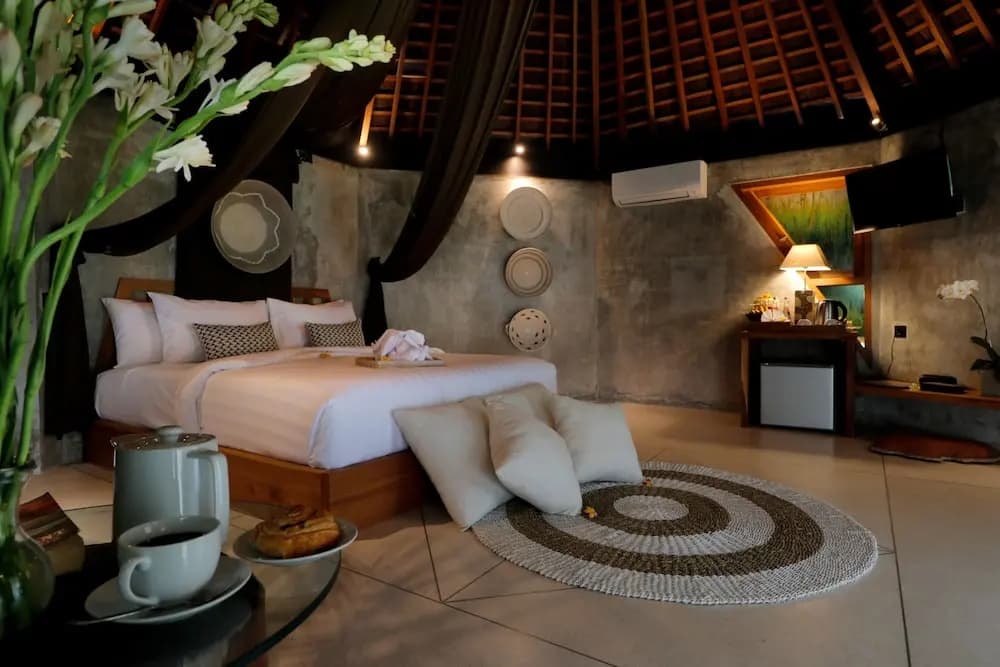 The Sender Pool Suite - photo 3