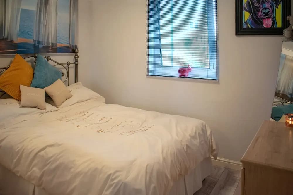 Homely 2 Bedroom Flat in Bonnington - photo 6
