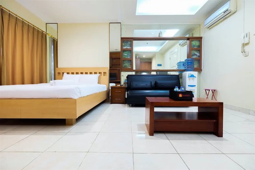 Simply Spacious Studio Room at City Home Apartment near Kelapa Gading - photo 3