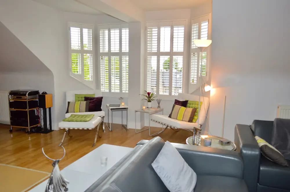 Stunning Loft Flat With Garden - photo 1