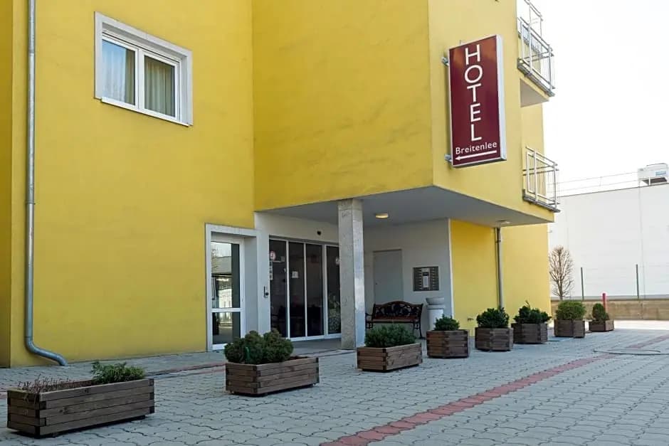 Hotel Breitenlee - photo 1