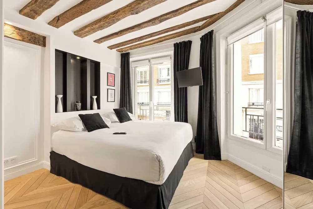 2bdr/5p Apartment au Centre de Paris in Downtown Paris - photo 4