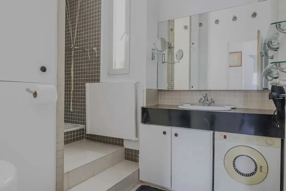 Magnificent Apartment- 2br/4p- Near Sacre-coeur - photo 8