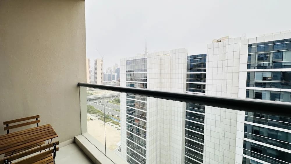 Spacious Studio Apartment Canal View Business Bay by Belvilla - photo 14