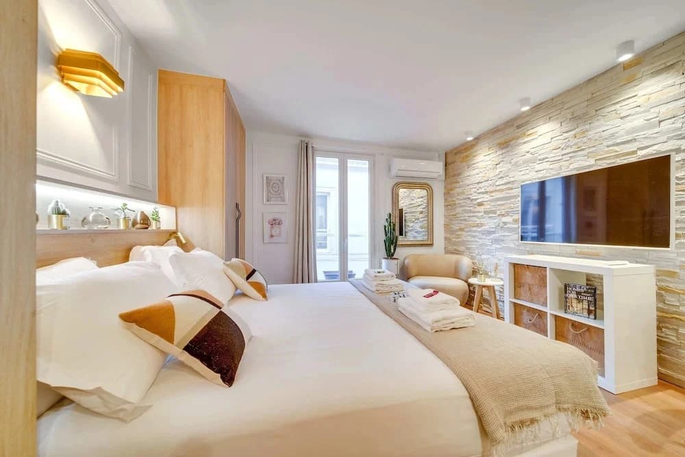 Historical Apartment in the Heart of Paris - 2 - photo 2