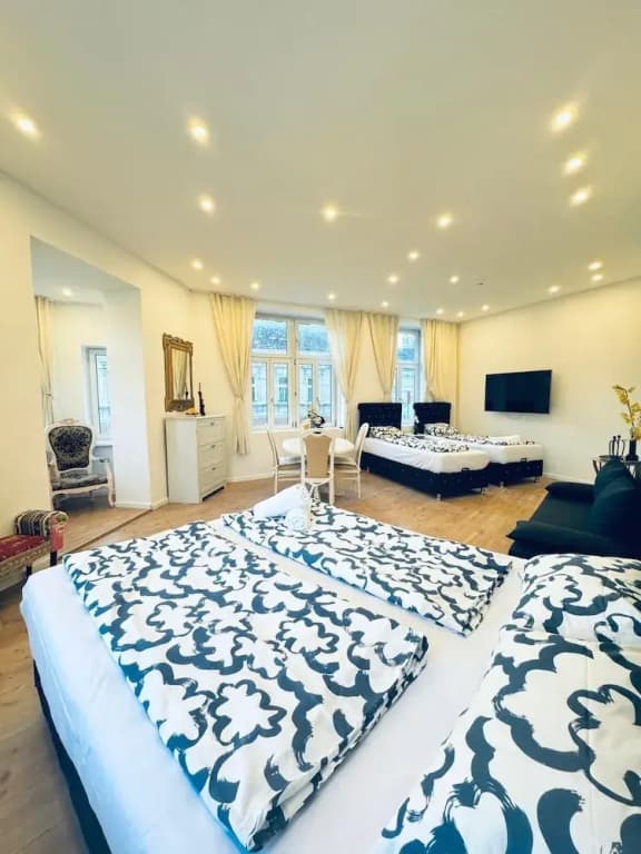 Spacious 3BR Near Kaufpark Alterlaa - photo 29