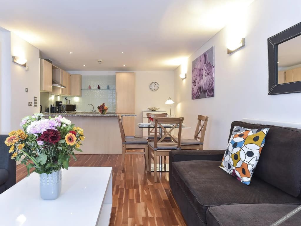 Farringdon Apartments - photo 2