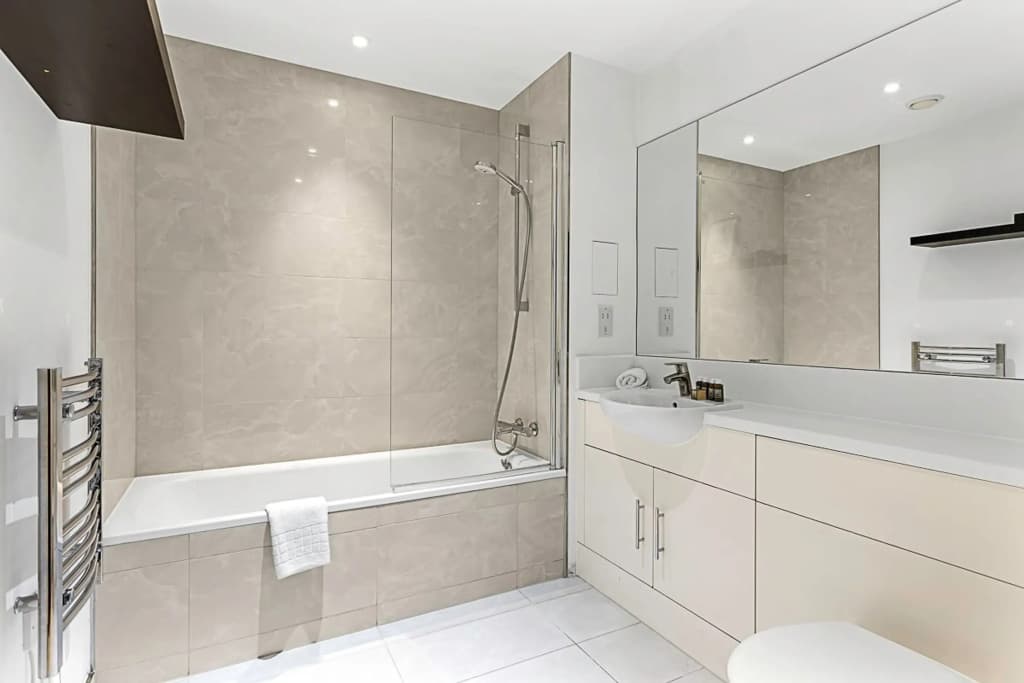 Stylish Flat In Battersea Reach - photo 8