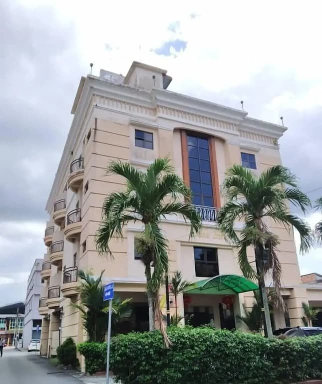 Desa Inn Hotel - photo 1