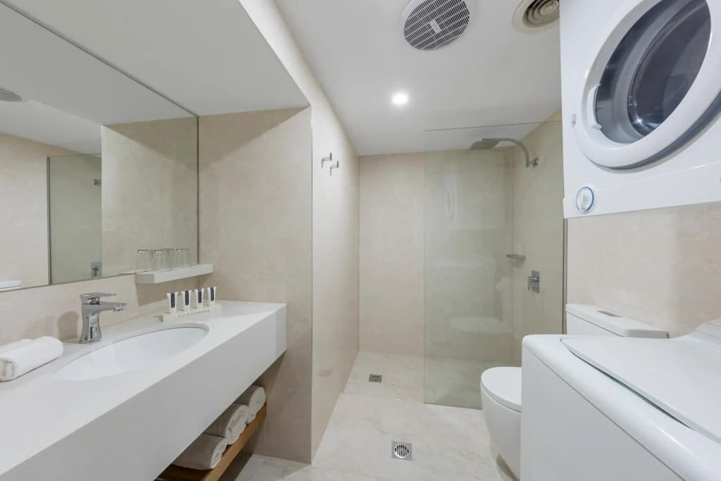 Canterbury International Hotel - photo 8