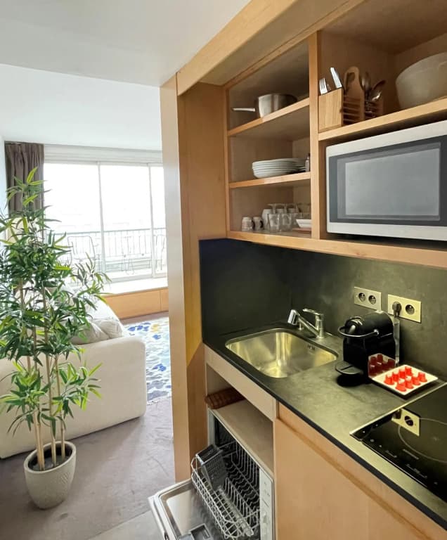 1610B - Stunning studio with Champs Elysées Views! - photo 15