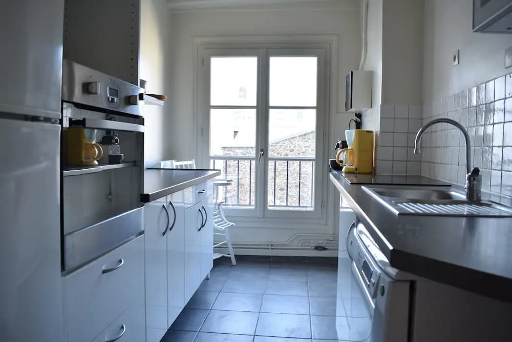 Spacious 2 Bedroom Apartment in Paris 2nd - photo 12