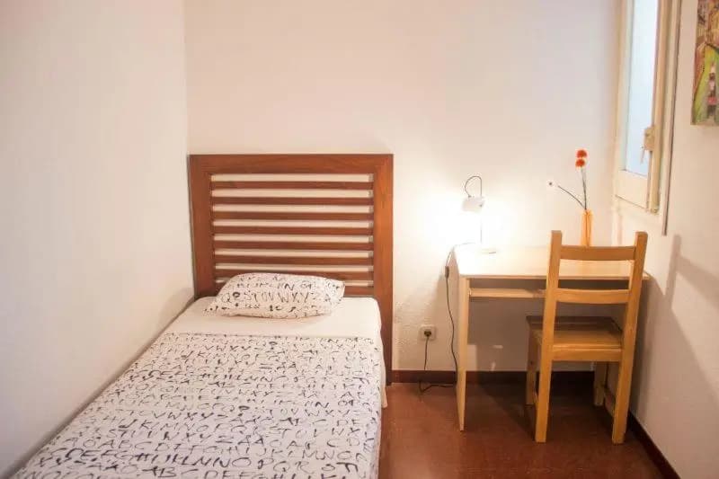 Sweet BCN Three Bedroom Apartment - photo 2