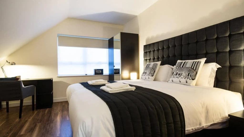 Arnos Apartments - photo 1