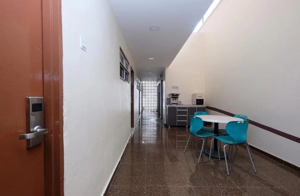 OYO 1104 Q Hotel - photo 9
