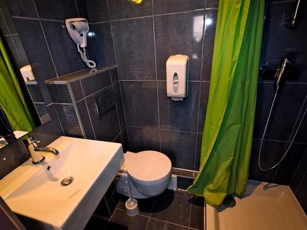 Plug Inn Boutique Hostel - photo 9