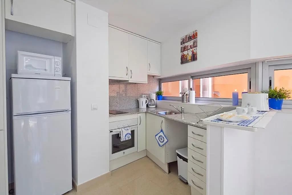 Charmsuites Paralel Apartments - photo 20