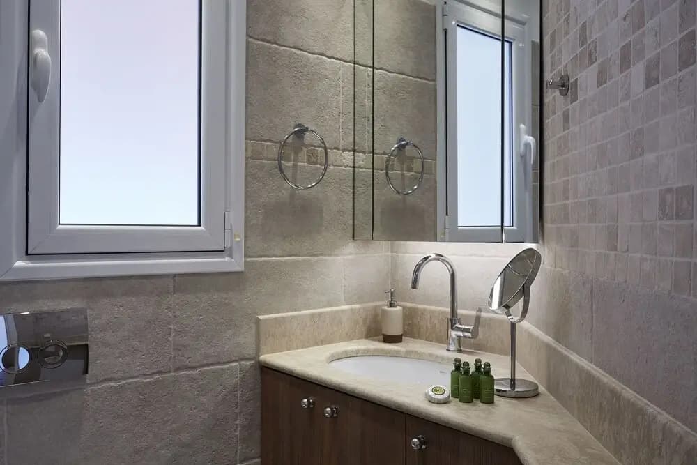 Fabulous 3 Bedroom Apartment near Kalimarmaro - photo 9