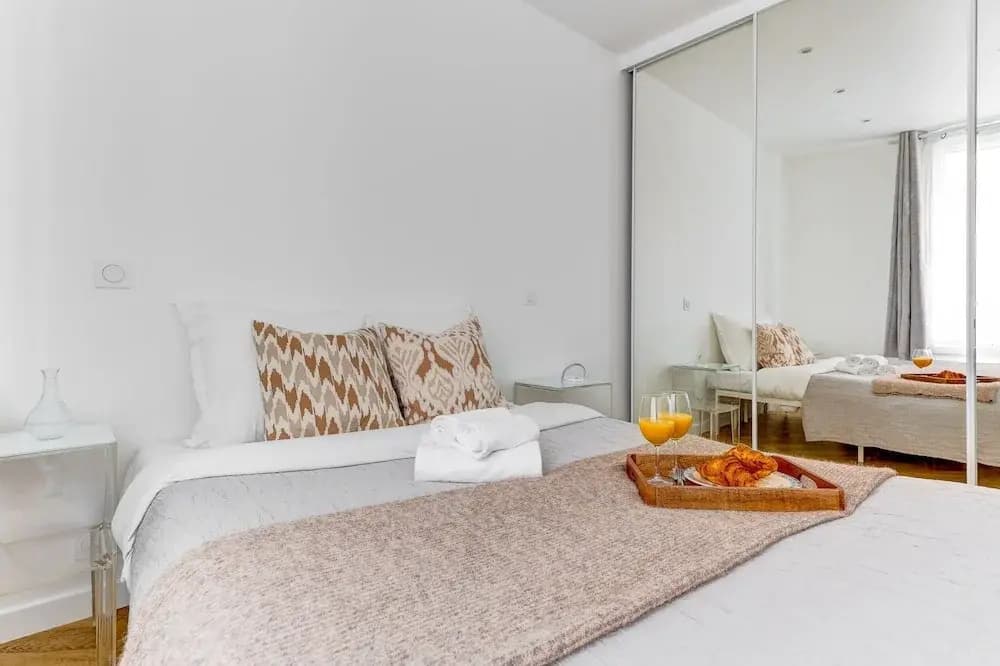 Bright 1BR Near Seine & Eiffel Tower - photo 1