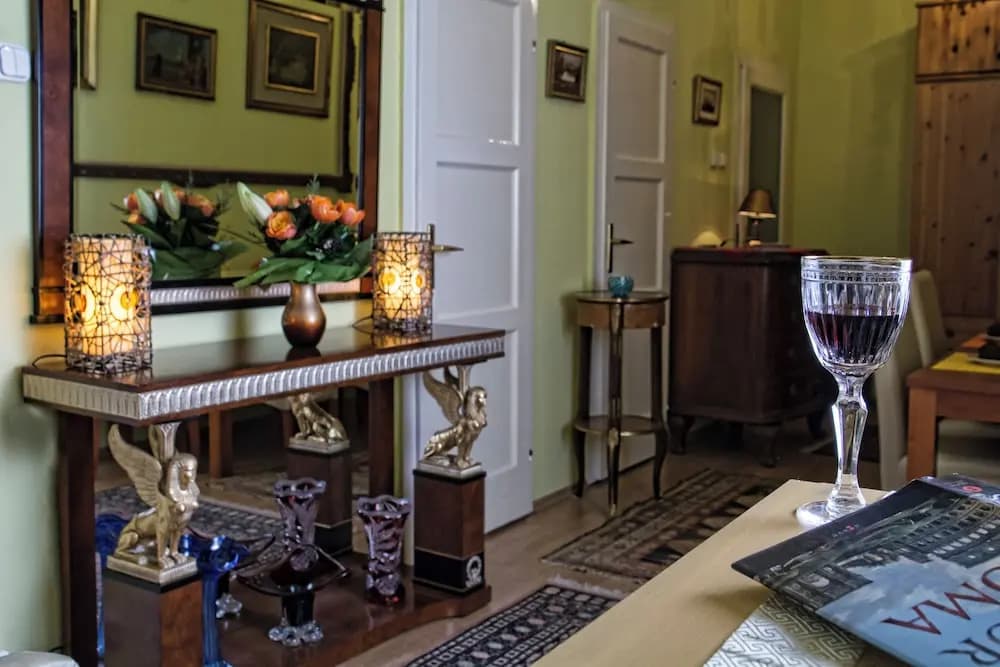 Stunning 2 Double Bedroom Apartment In The Centre Of Budapest - photo 2