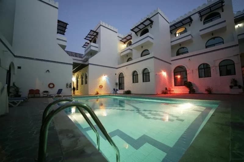 Beach Hotel - photo 11