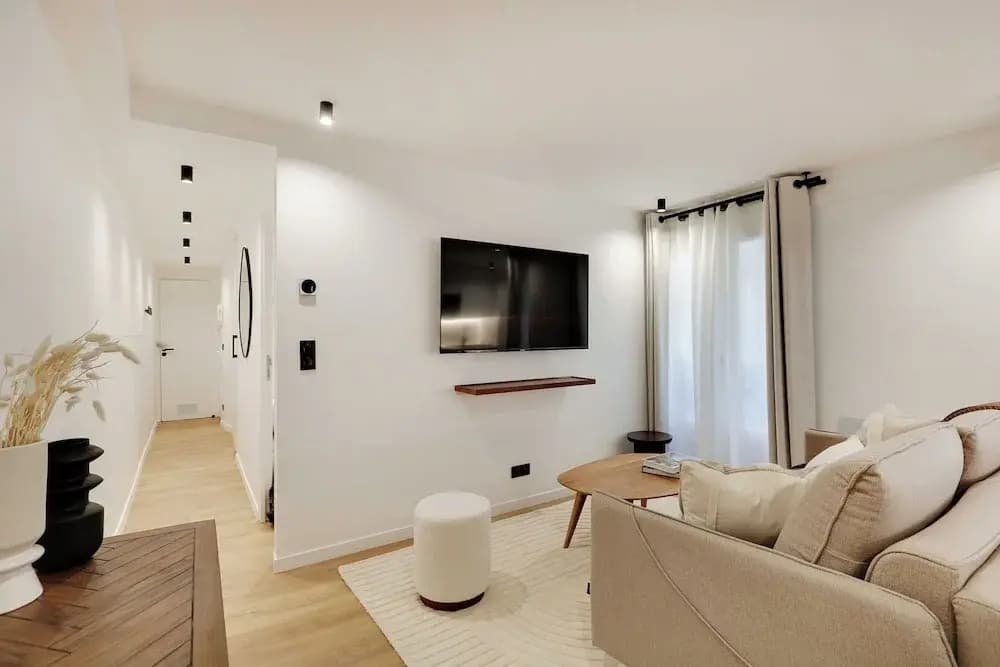 Stunning Apartment -2br/6p- Grand Rex - photo 1