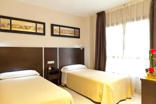 Hostal Avenida Barajas - photo 22