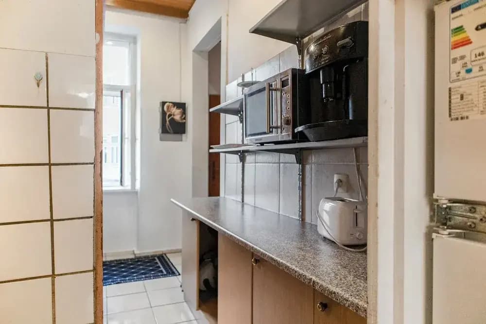 Affordable 2BR Apt Near Danube - photo 9