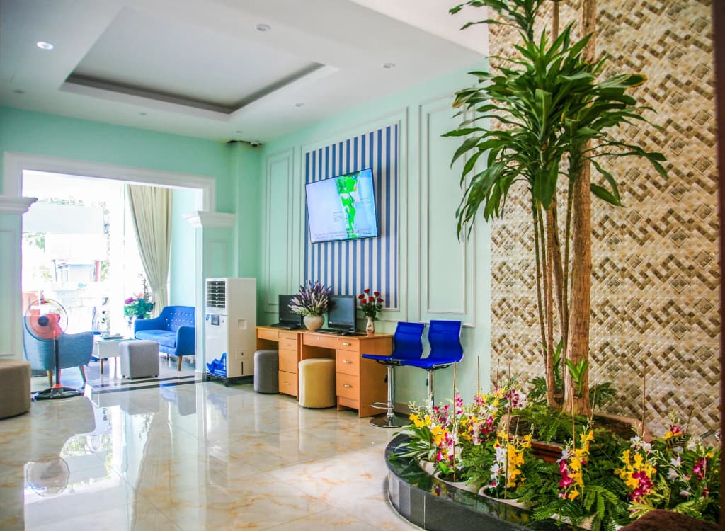OYO 153 L&M Hotel - photo 13