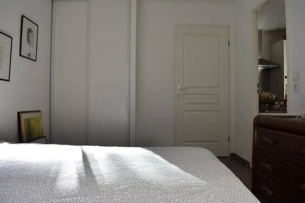 1 Bedroom Apartment in 18th Arrondissement - photo 3