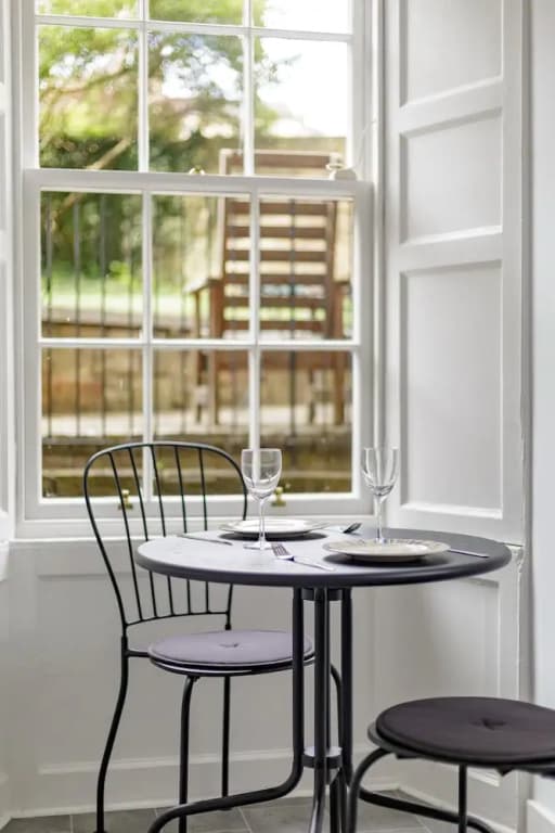 Classic Main Door Entry 2-bedroom New Town Apartment with Garden - photo 7