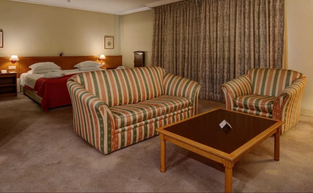 VIP Executive Suites do Marques Hotel - photo 2