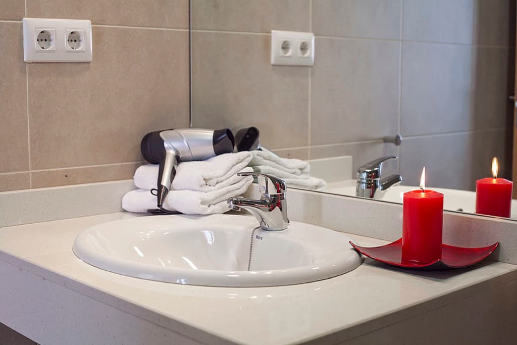 Charmsuites Paralel Apartments - photo 9